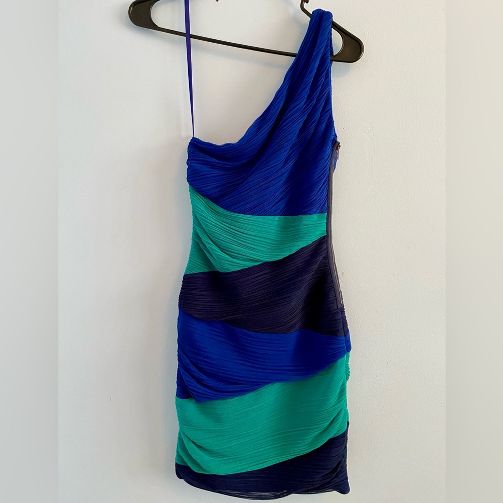 BcbgMaxazria One Shoulder Bodycon Dress Colorblock Blue Mini Dress Size Xsmall - Picture 2 of 7